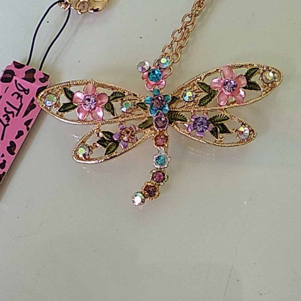 Betsey Johnson crystal butterfly pendent/Necklace